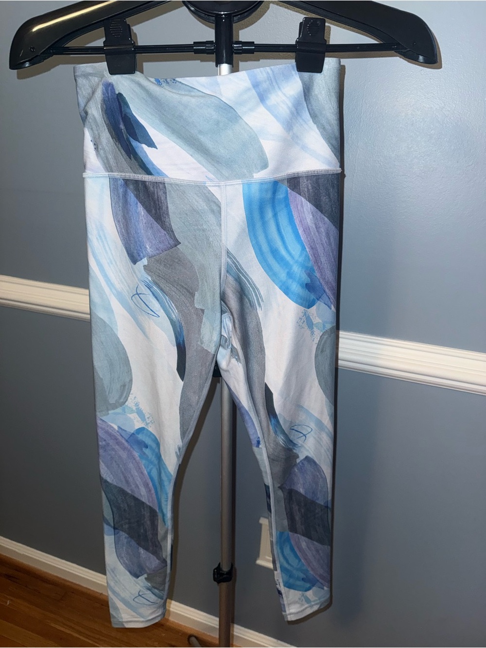 Athleta Elation 7/8 Tight XS Blue Watercolor Abstract Leggings / XS TP/ like new